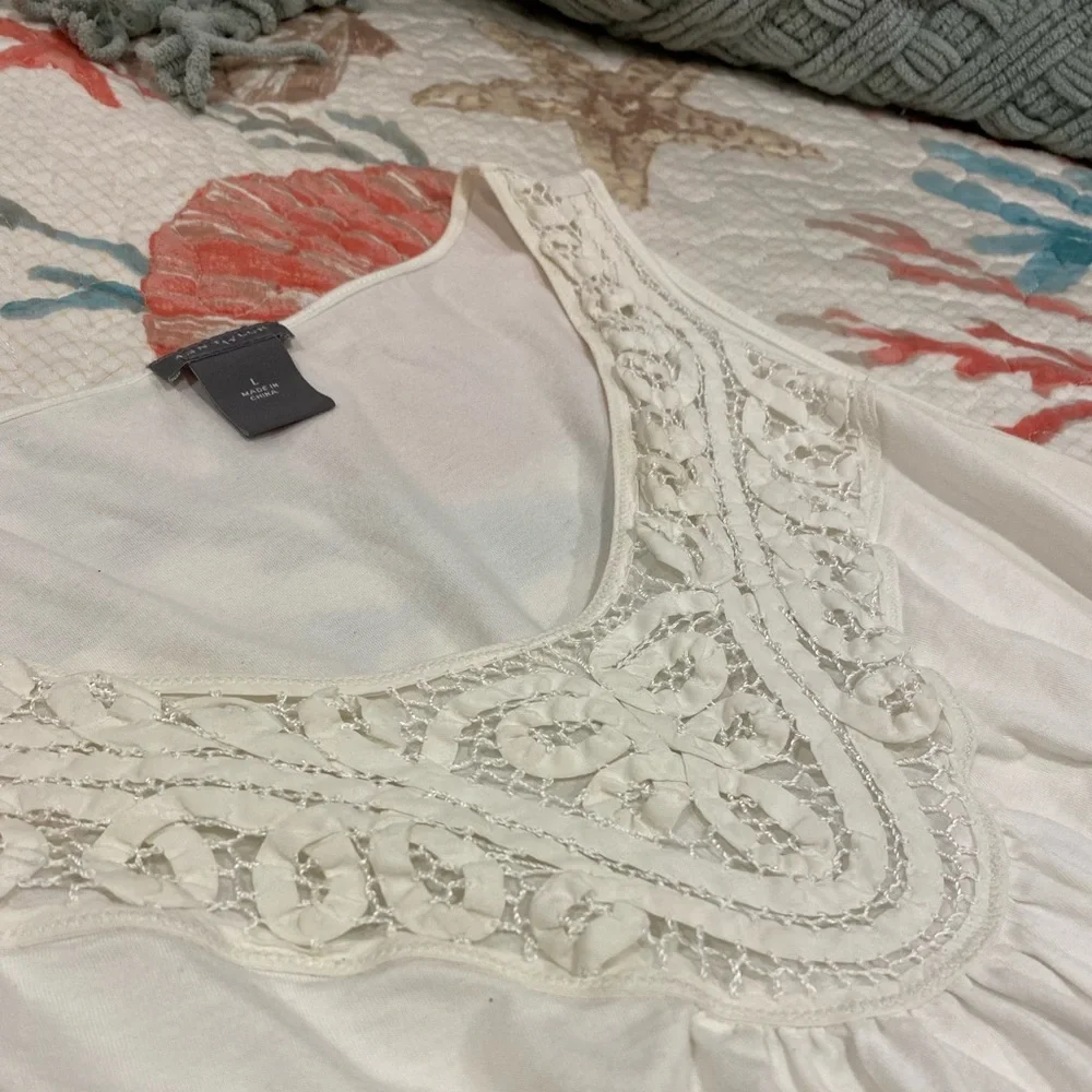 Ann Taylor Sleeveless Top with Lace Detail ~ Large - Picture 2 of 6